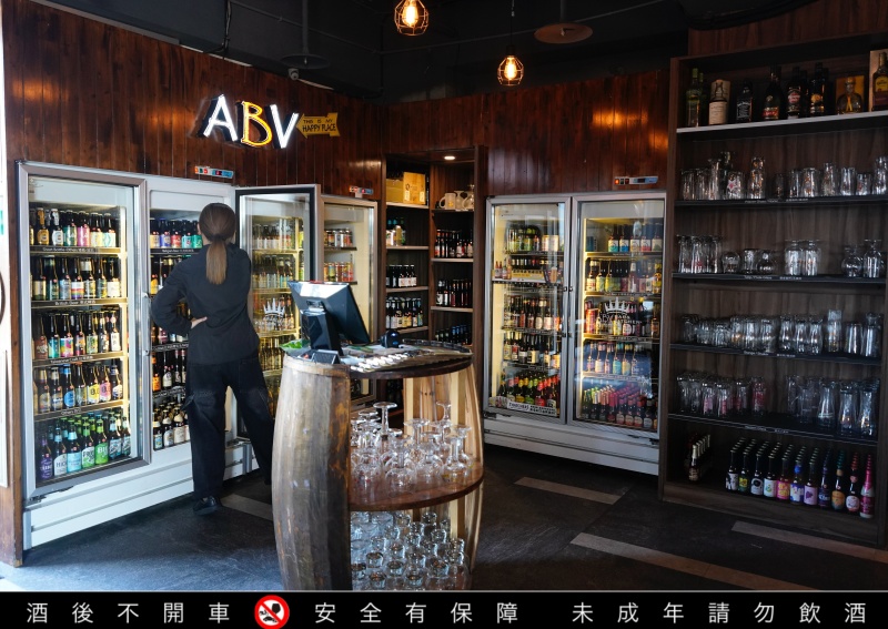 新北市板橋區新北市板橋區板橋高空景觀餐酒館｜ABV閣樓餐酒館板橋府中店 西蘇門答臘美食月 異國料理、300＋精釀啤酒