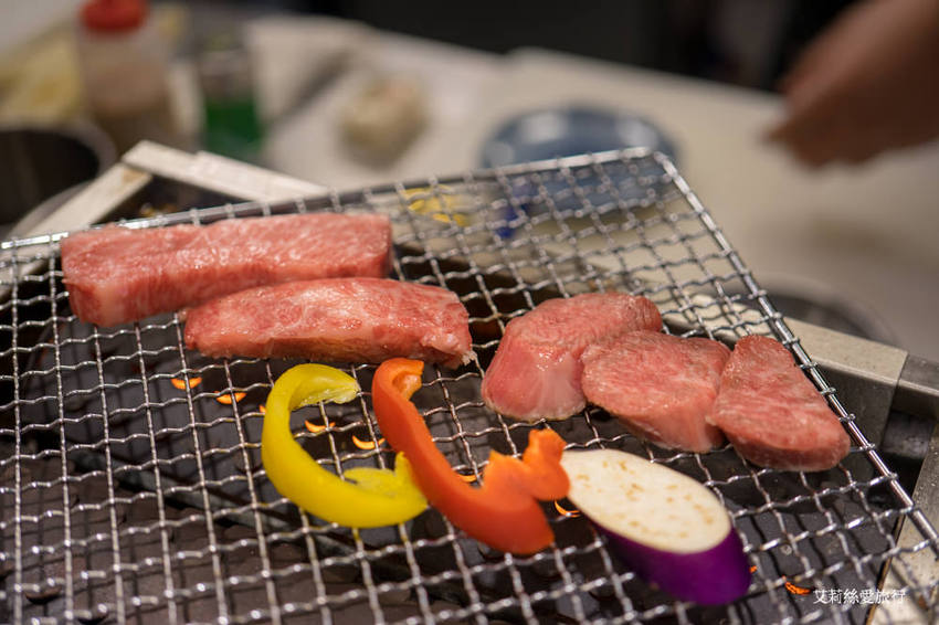 蘆洲美食》熊賀燒肉 道地日本風吧檯式燒肉 A5等級日本和牛 100%純米年糕 - 艾莉絲愛旅行