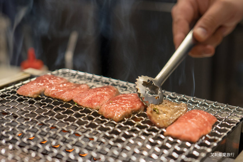 蘆洲美食》熊賀燒肉 道地日本風吧檯式燒肉 A5等級日本和牛 100%純米年糕 - 艾莉絲愛旅行