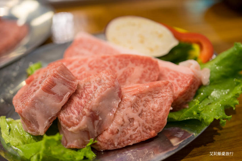 蘆洲美食》熊賀燒肉 道地日本風吧檯式燒肉 A5等級日本和牛 100%純米年糕 - 艾莉絲愛旅行