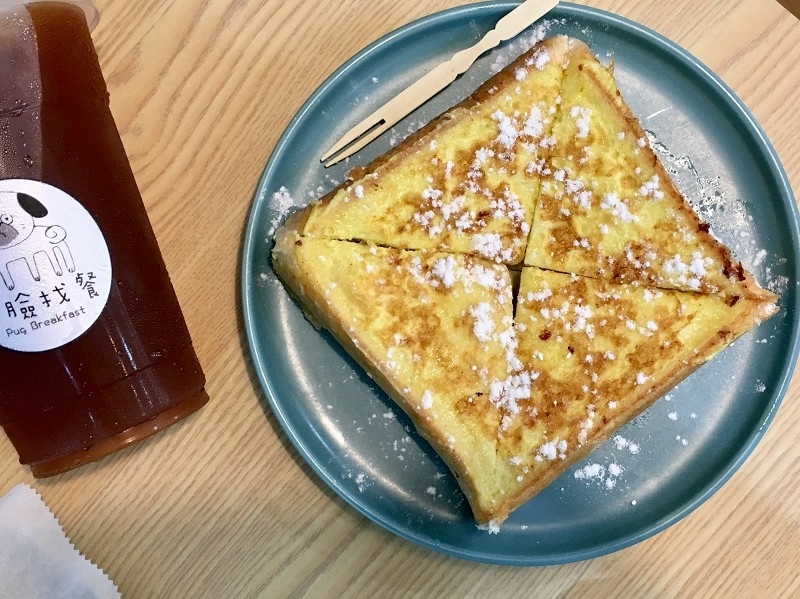 【板橋｜江子翠站】臭臉找餐 PugBreakfast＿早餐來點不一樣的菠蘿堡＿帶著萌寵來店裡郊遊吧
