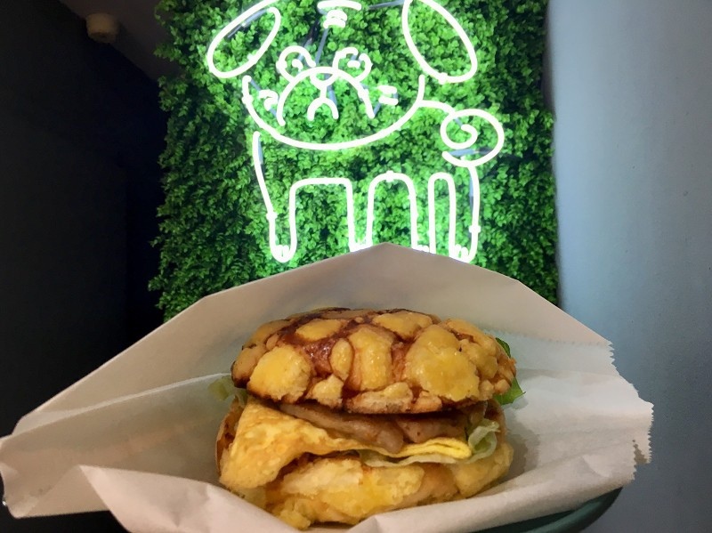 【板橋｜江子翠站】臭臉找餐 PugBreakfast＿早餐來點不一樣的菠蘿堡＿帶著萌寵來店裡郊遊吧