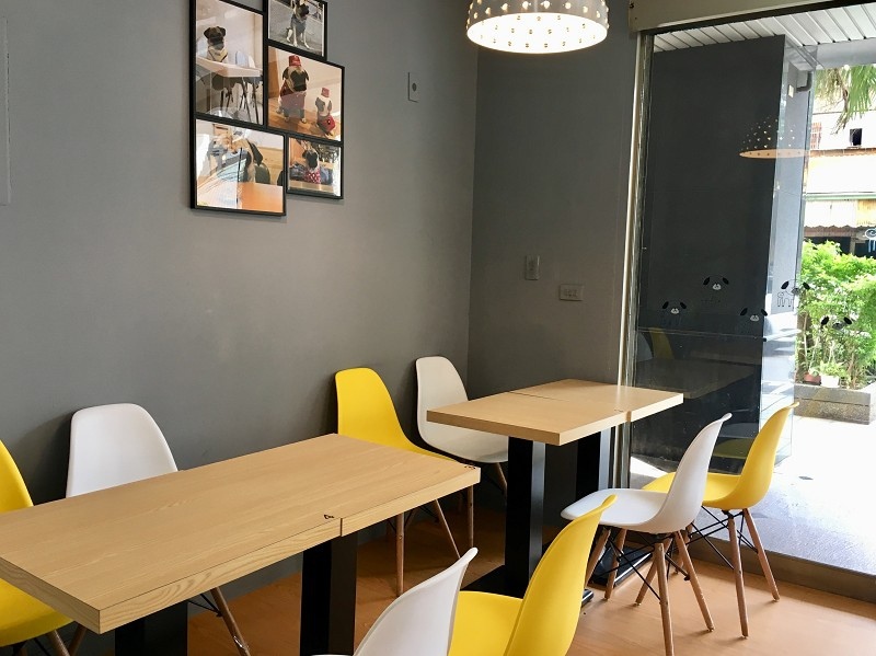 【板橋｜江子翠站】臭臉找餐 PugBreakfast＿早餐來點不一樣的菠蘿堡＿帶著萌寵來店裡郊遊吧