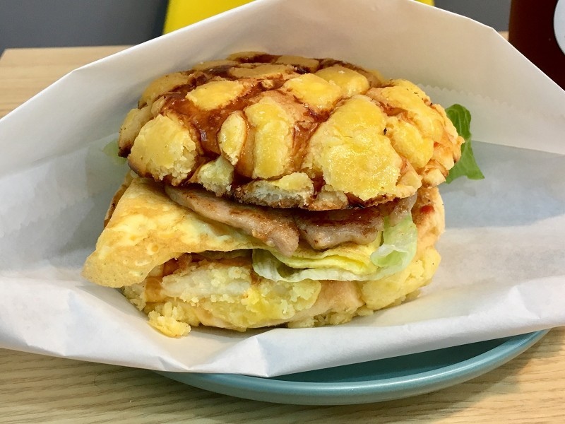 【板橋｜江子翠站】臭臉找餐 PugBreakfast＿早餐來點不一樣的菠蘿堡＿帶著萌寵來店裡郊遊吧