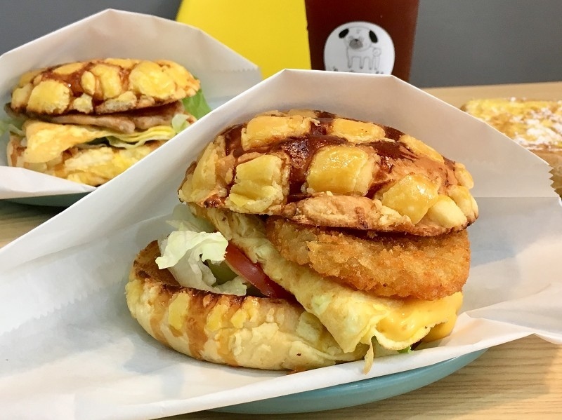 【板橋｜江子翠站】臭臉找餐 PugBreakfast＿早餐來點不一樣的菠蘿堡＿帶著萌寵來店裡郊遊吧