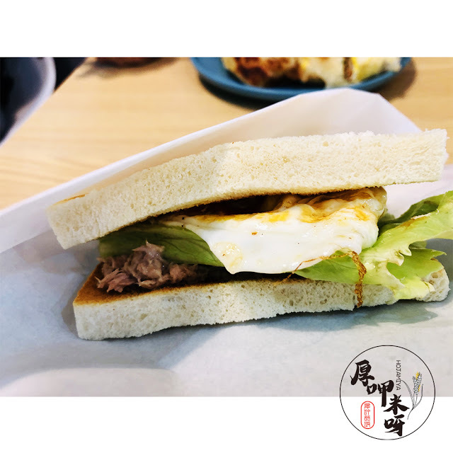 【厚呷米呀│新北板橋】臭臉找餐PUGBREAKFAST初訪 板橋在地早午餐/巷弄隱藏角落美食/菠蘿包漢堡獻給喜歡菠蘿愛好者/看到店招牌就知道店家愛動物--寵物友善餐廳