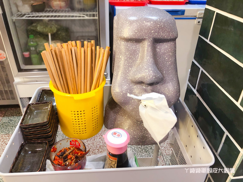 新竹城隍廟美食推薦！做食豔脆皮煎餃貳店，很會噴汁日式冰花煎餃！必吃明太子脆皮煎餃跟流鼻涕酸辣湯