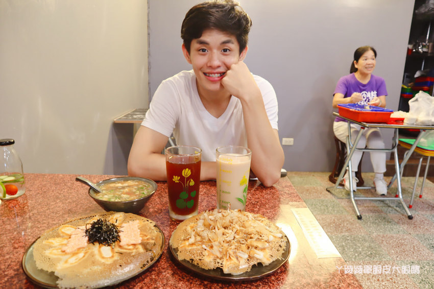 新竹城隍廟美食推薦！做食豔脆皮煎餃貳店，很會噴汁日式冰花煎餃！必吃明太子脆皮煎餃跟流鼻涕酸辣湯