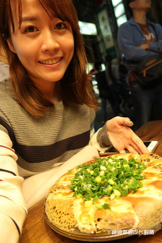 新竹城隍廟美食推薦！做食豔脆皮煎餃貳店，很會噴汁日式冰花煎餃！必吃明太子脆皮煎餃跟流鼻涕酸辣湯