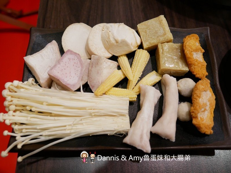 《新竹竹北吃到飽火鍋推薦》鮮稻精緻鍋物(麻辣火鍋吃到飽)。平日午餐499元加一成。海陸大餐-美國PRIME霜降牛,天使紅蝦,哈根達斯吃到飽︱壽星優惠。6人以上訂位好禮報報（影片）