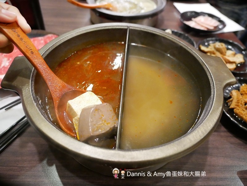 《新竹竹北吃到飽火鍋推薦》鮮稻精緻鍋物(麻辣火鍋吃到飽)。平日午餐499元加一成。海陸大餐-美國PRIME霜降牛,天使紅蝦,哈根達斯吃到飽︱壽星優惠。6人以上訂位好禮報報（影片）