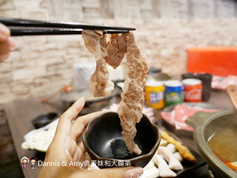 《新竹竹北吃到飽火鍋推薦》鮮稻精緻鍋物(麻辣火鍋吃到飽)。平日午餐499元加一成。海陸大餐-美國PRIME霜降牛,天使紅蝦,哈根達斯吃到飽︱壽星優惠。6人以上訂位好禮報報（影片）