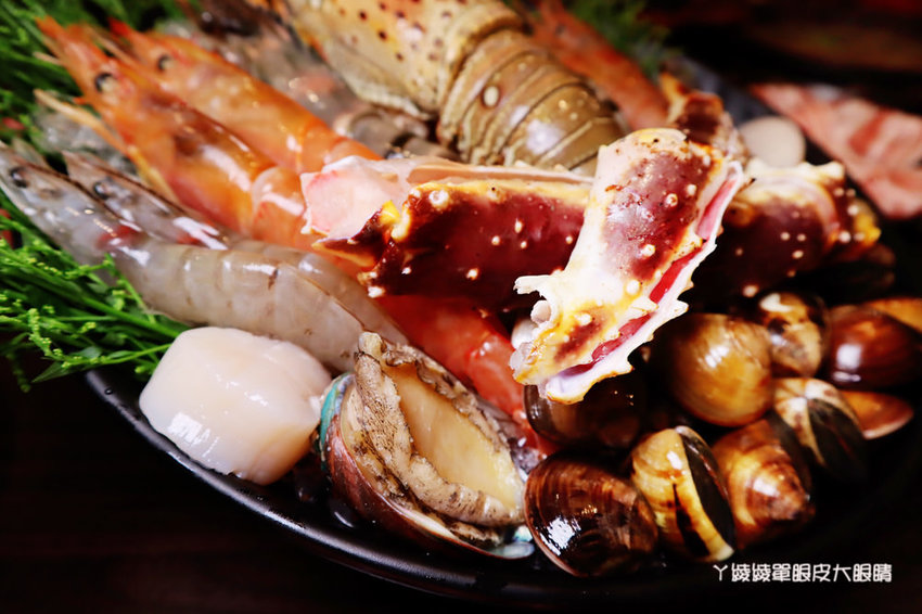 竹北火鍋吃到飽推薦鮮稻精緻鍋物！霸道海陸套餐、專屬好蝦套餐、肉肉套餐吃到爽