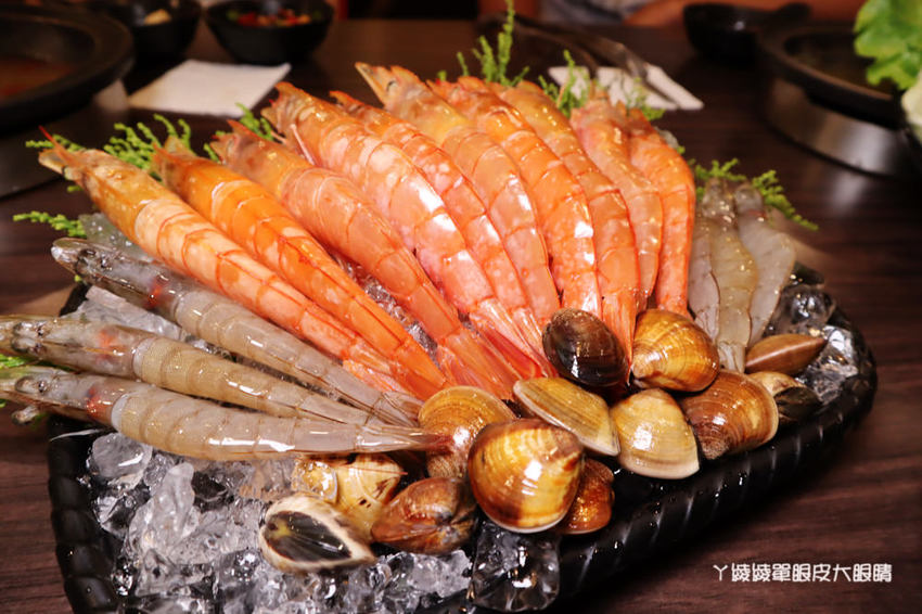 竹北火鍋吃到飽推薦鮮稻精緻鍋物！霸道海陸套餐、專屬好蝦套餐、肉肉套餐吃到爽