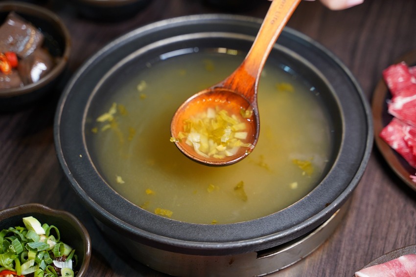 新竹竹北在地人推薦的火鍋吃到飽「鮮稻精緻鍋物」，採一人一鍋的方式，也有套餐可以選擇！ - 阿華田的美食日記