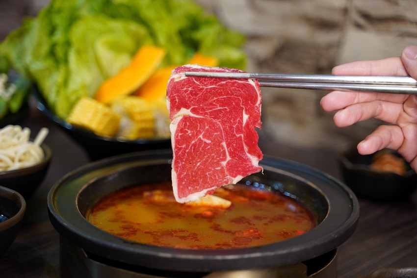 新竹竹北在地人推薦的火鍋吃到飽「鮮稻精緻鍋物」，採一人一鍋的方式，也有套餐可以選擇！ - 阿華田的美食日記