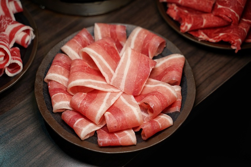 新竹竹北在地人推薦的火鍋吃到飽「鮮稻精緻鍋物」，採一人一鍋的方式，也有套餐可以選擇！ - 阿華田的美食日記