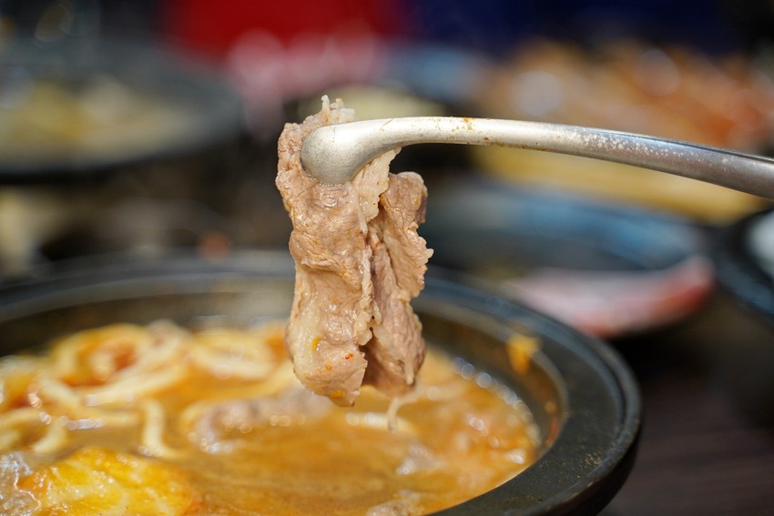 新竹竹北在地人推薦的火鍋吃到飽「鮮稻精緻鍋物」，採一人一鍋的方式，也有套餐可以選擇！ - 阿華田的美食日記