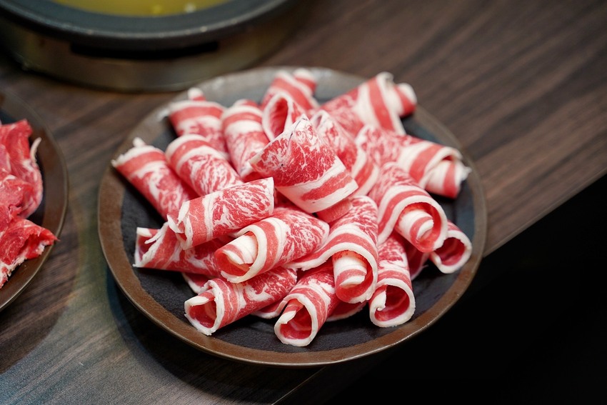 新竹竹北在地人推薦的火鍋吃到飽「鮮稻精緻鍋物」，採一人一鍋的方式，也有套餐可以選擇！ - 阿華田的美食日記