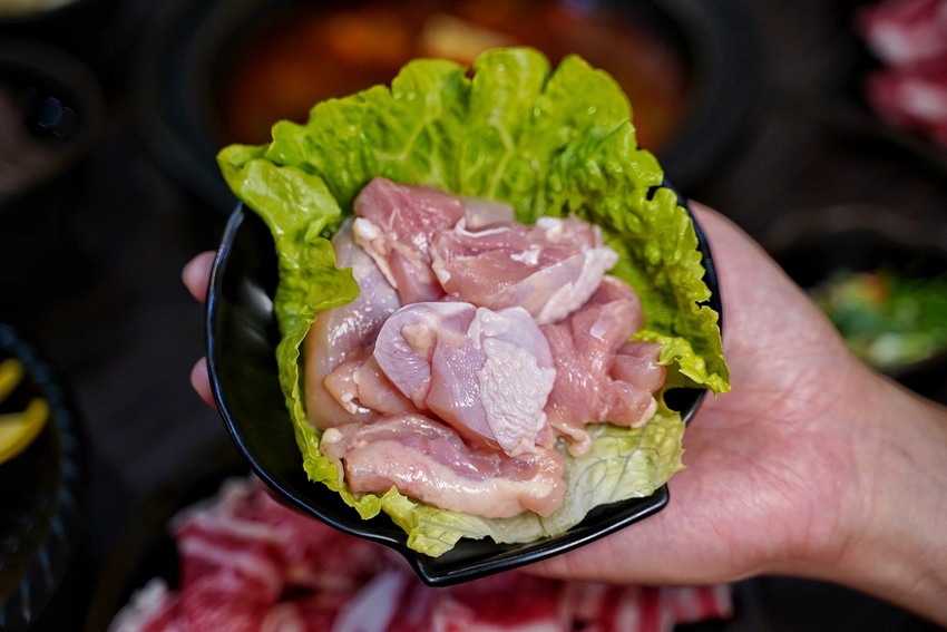 新竹竹北在地人推薦的火鍋吃到飽「鮮稻精緻鍋物」，採一人一鍋的方式，也有套餐可以選擇！ - 阿華田的美食日記