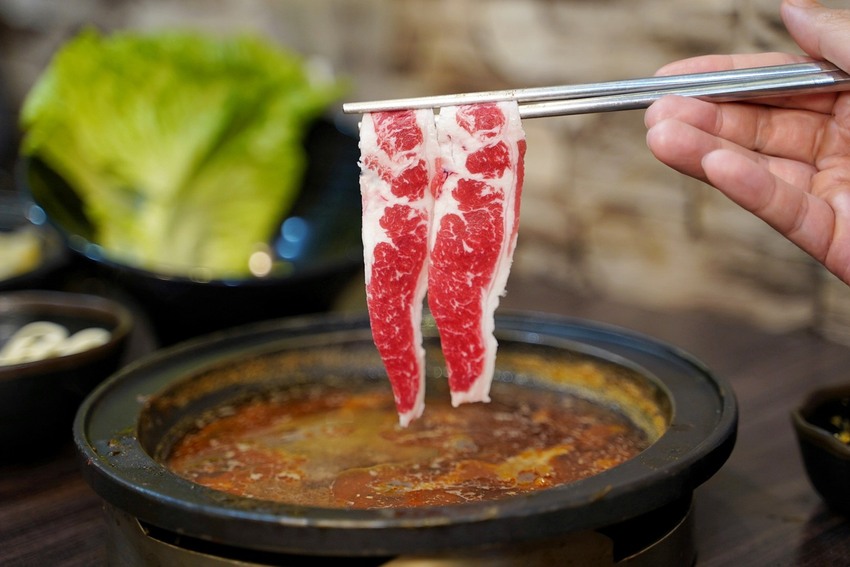 新竹竹北在地人推薦的火鍋吃到飽「鮮稻精緻鍋物」，採一人一鍋的方式，也有套餐可以選擇！ - 阿華田的美食日記