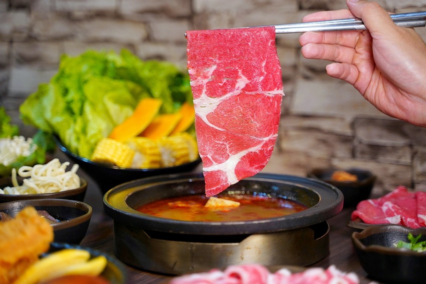 新竹竹北在地人推薦的火鍋吃到飽「鮮稻精緻鍋物」，採一人一鍋的方式，也有套餐可以選擇！ - 阿華田的美食日記