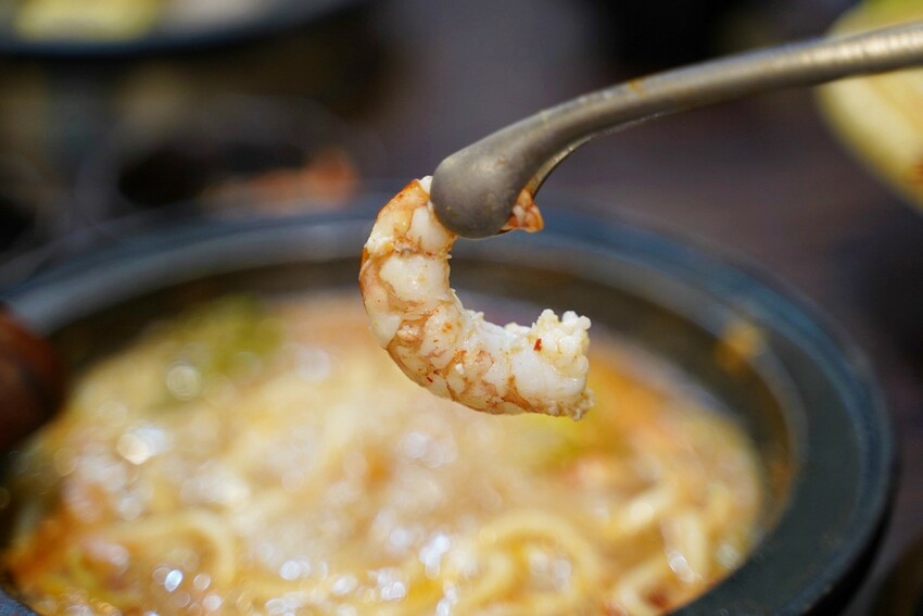 新竹竹北在地人推薦的火鍋吃到飽「鮮稻精緻鍋物」，採一人一鍋的方式，也有套餐可以選擇！ - 阿華田的美食日記