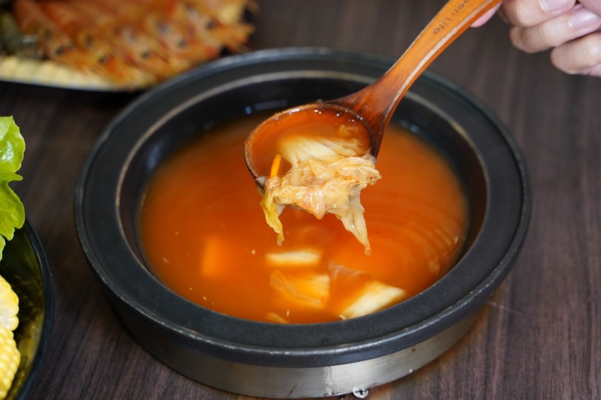 新竹竹北在地人推薦的火鍋吃到飽「鮮稻精緻鍋物」，採一人一鍋的方式，也有套餐可以選擇！ - 阿華田的美食日記