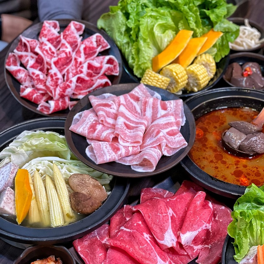 新竹竹北在地人推薦的火鍋吃到飽「鮮稻精緻鍋物」，採一人一鍋的方式，也有套餐可以選擇！ - 阿華田的美食日記