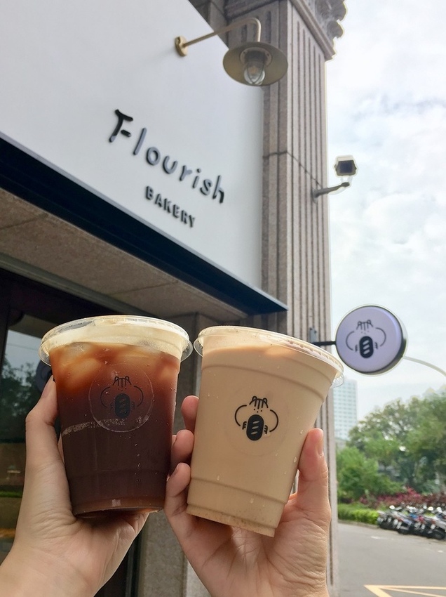 【板橋|江子翠站】FlourishBakery 花咲_個性的檸檬美式_有顆粒的蘋果肉桂拿鐵