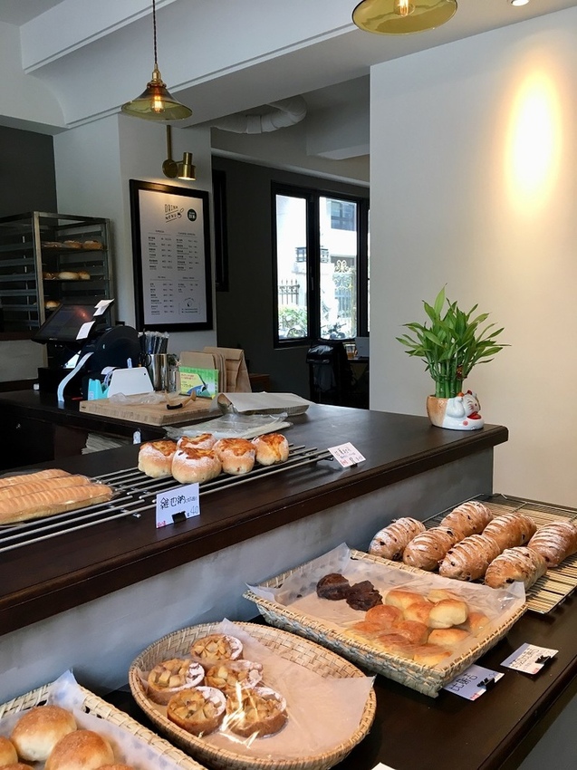 【板橋|江子翠站】FlourishBakery 花咲_個性的檸檬美式_有顆粒的蘋果肉桂拿鐵