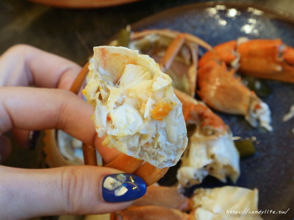 澳們打邊爐：台中美食│澳們打邊爐〃台中賭場火鍋店，用籌碼點餐超特別，還有輪盤醬料區，激推澳們卜卜蜆