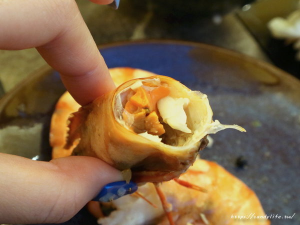 澳們打邊爐：台中美食│澳們打邊爐〃台中賭場火鍋店，用籌碼點餐超特別，還有輪盤醬料區，激推澳們卜卜蜆