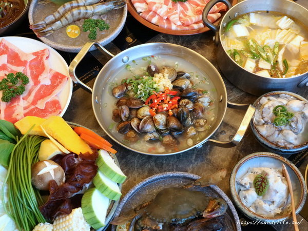 澳們打邊爐：台中美食│澳們打邊爐〃台中賭場火鍋店，用籌碼點餐超特別，還有輪盤醬料區，激推澳們卜卜蜆