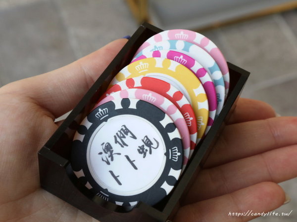 澳們打邊爐：台中美食│澳們打邊爐〃台中賭場火鍋店，用籌碼點餐超特別，還有輪盤醬料區，激推澳們卜卜蜆