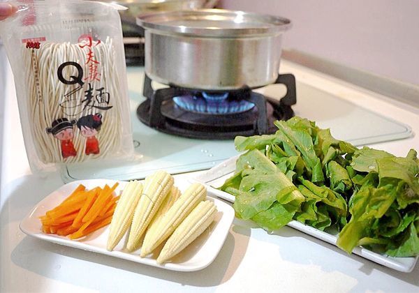 小夫妻拌麵(原:小夫妻Q麵):| 團購美食推薦|小夫妻拌麵 Q彈帶勁.醬香入味~在家方便煮.健康美味新選擇