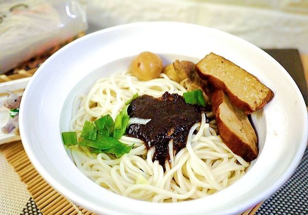 小夫妻拌麵(原:小夫妻Q麵):| 團購美食推薦|小夫妻拌麵 Q彈帶勁.醬香入味~在家方便煮.健康美味新選擇