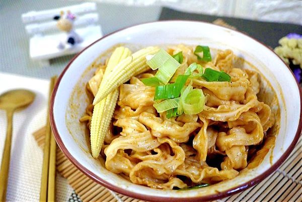 小夫妻拌麵(原:小夫妻Q麵):| 團購美食推薦|小夫妻拌麵 Q彈帶勁.醬香入味~在家方便煮.健康美味新選擇