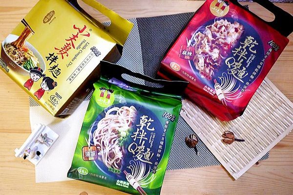 小夫妻拌麵(原:小夫妻Q麵):| 團購美食推薦|小夫妻拌麵 Q彈帶勁.醬香入味~在家方便煮.健康美味新選擇