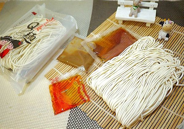 小夫妻拌麵(原:小夫妻Q麵):| 團購美食推薦|小夫妻拌麵 Q彈帶勁.醬香入味~在家方便煮.健康美味新選擇