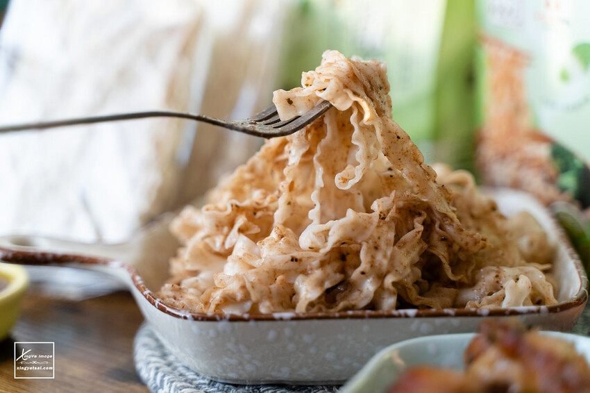宅配|拌麵推薦【小夫妻拌麵】阿里山烏龍茶拌麵 / 首創茶香入麵,絕妙好滋味。 - 快門下的幸福