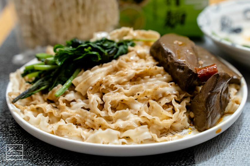 宅配|拌麵推薦【小夫妻拌麵】阿里山烏龍茶拌麵 / 首創茶香入麵,絕妙好滋味。 - 快門下的幸福