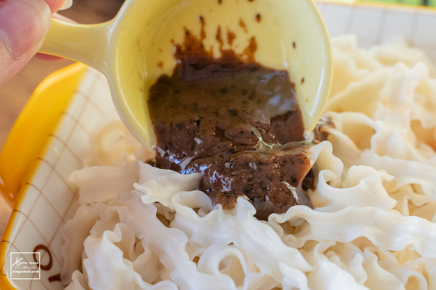 宅配|拌麵推薦【小夫妻拌麵】阿里山烏龍茶拌麵 / 首創茶香入麵,絕妙好滋味。 - 快門下的幸福