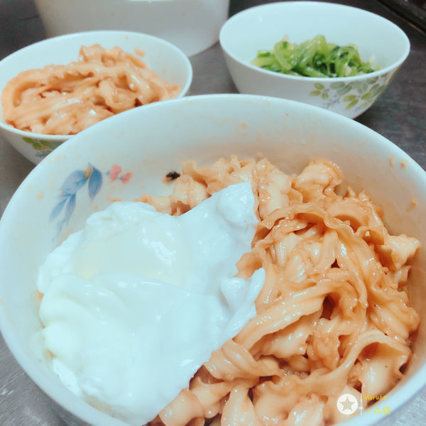 < 小夫妻拌麵 > 菇蠔油乾拌麵 / 開箱試吃分享 , 素食者也能吃的拌麵 , 網路好評拌麵 , 真得好吃嗎 ? 2019.08.06