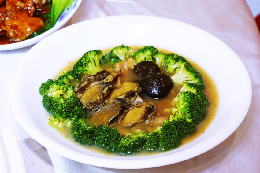 台北市士林區家樂福 2025 年菜 名店手路菜、聯名限量款、米其林&必比登推薦餐廳等百道年菜,線上預購,輕鬆上桌。