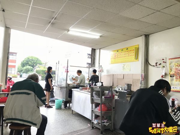 台中神岡美食早餐炒麵》張家早點炒麵菜單價位大公開!在地人才知的隱藏版中式早餐~推薦 炒麵、豬血湯。
