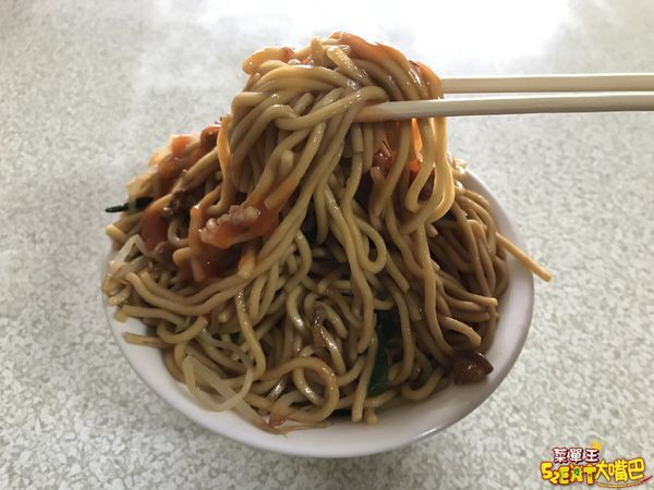 台中神岡美食早餐炒麵》張家早點炒麵菜單價位大公開!在地人才知的隱藏版中式早餐~推薦 炒麵、豬血湯。
