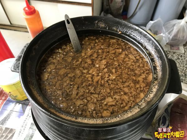 台中神岡美食早餐炒麵》張家早點炒麵菜單價位大公開!在地人才知的隱藏版中式早餐~推薦 炒麵、豬血湯。