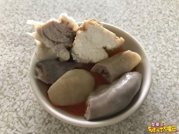 台中神岡美食早餐炒麵》張家早點炒麵菜單價位大公開!在地人才知的隱藏版中式早餐~推薦 炒麵、豬血湯。