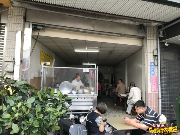 台中神岡美食早餐炒麵》張家早點炒麵菜單價位大公開!在地人才知的隱藏版中式早餐~推薦 炒麵、豬血湯。